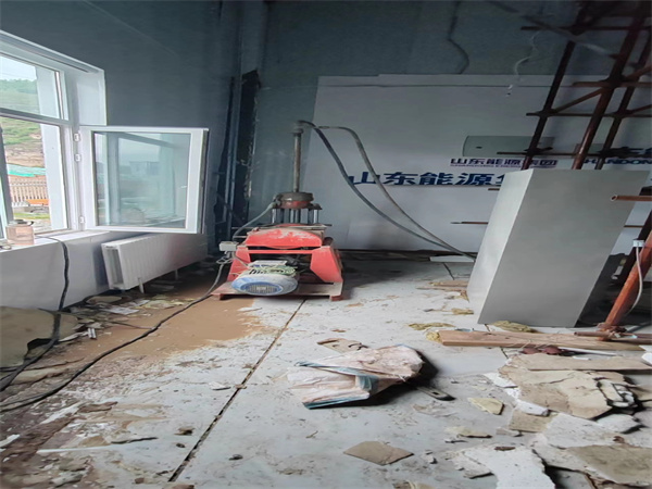 青山地基基础下沉墙体裂缝加固注浆顶升施工